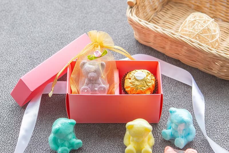 三八婦女節禮物 活動贈品 Pink盒  泰迪熊香皂+金莎  二入禮盒