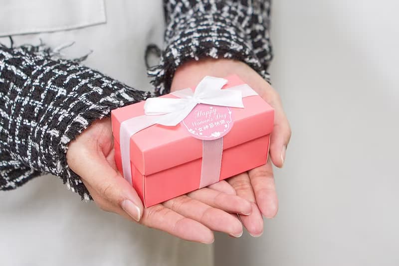 三八婦女節禮物 活動贈品 Pink盒  泰迪熊香皂+金莎  二入禮盒
