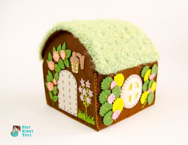 Dollhouse for mouse, cosy play house from felt