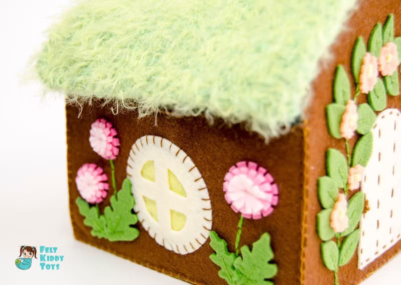 Dollhouse for mouse, cosy play house from felt