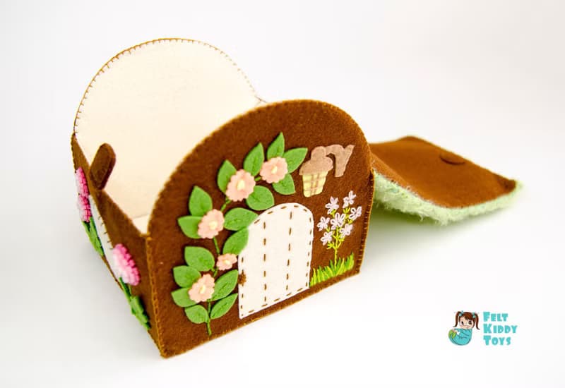 Dollhouse for mouse, cosy play house from felt