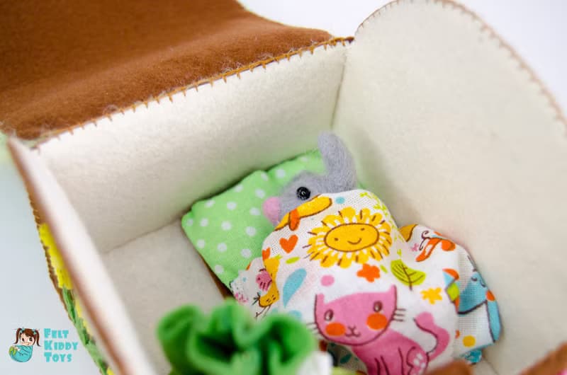 Dollhouse for mouse, cosy play house from felt