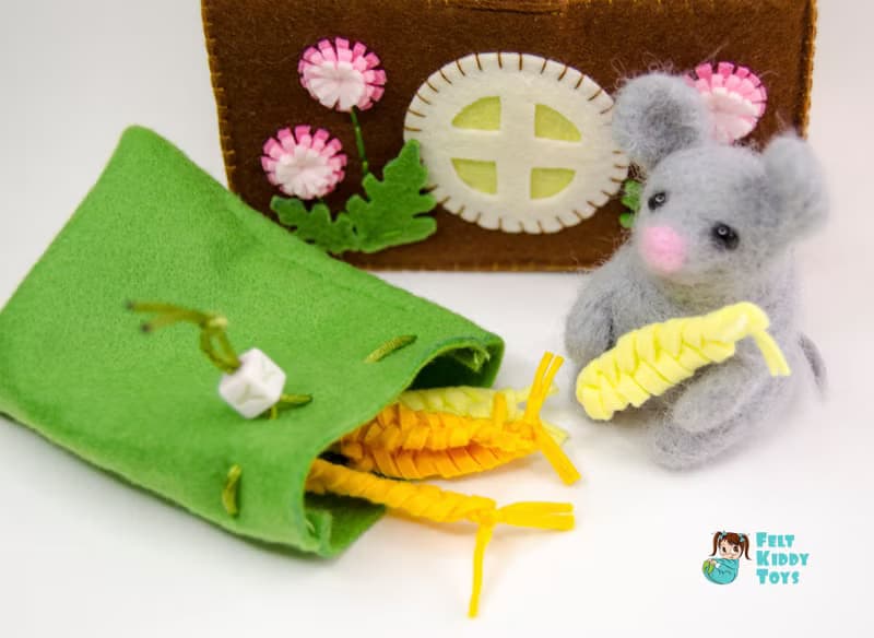 Dollhouse for mouse, cosy play house from felt