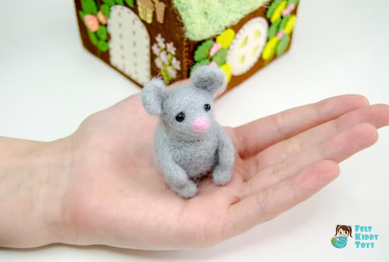 Dollhouse for mouse, cosy play house from felt