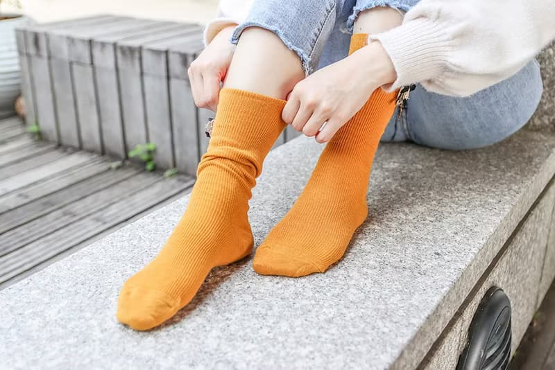 Unni巴洛蝴蝶推推襪 襪子 保暖 socks 中筒襪 女襪 手工縫 刷毛