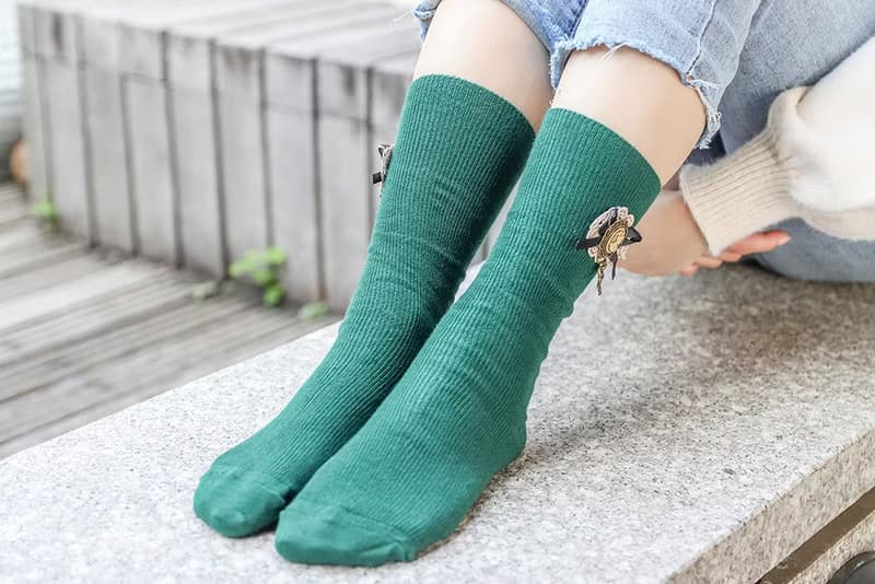 Unni巴洛蝴蝶推推襪 襪子 保暖 socks 中筒襪 女襪 手工縫 刷毛