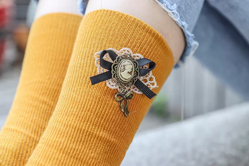 Unni巴洛蝴蝶推推襪 襪子 保暖 socks 中筒襪 女襪 手工縫 刷毛