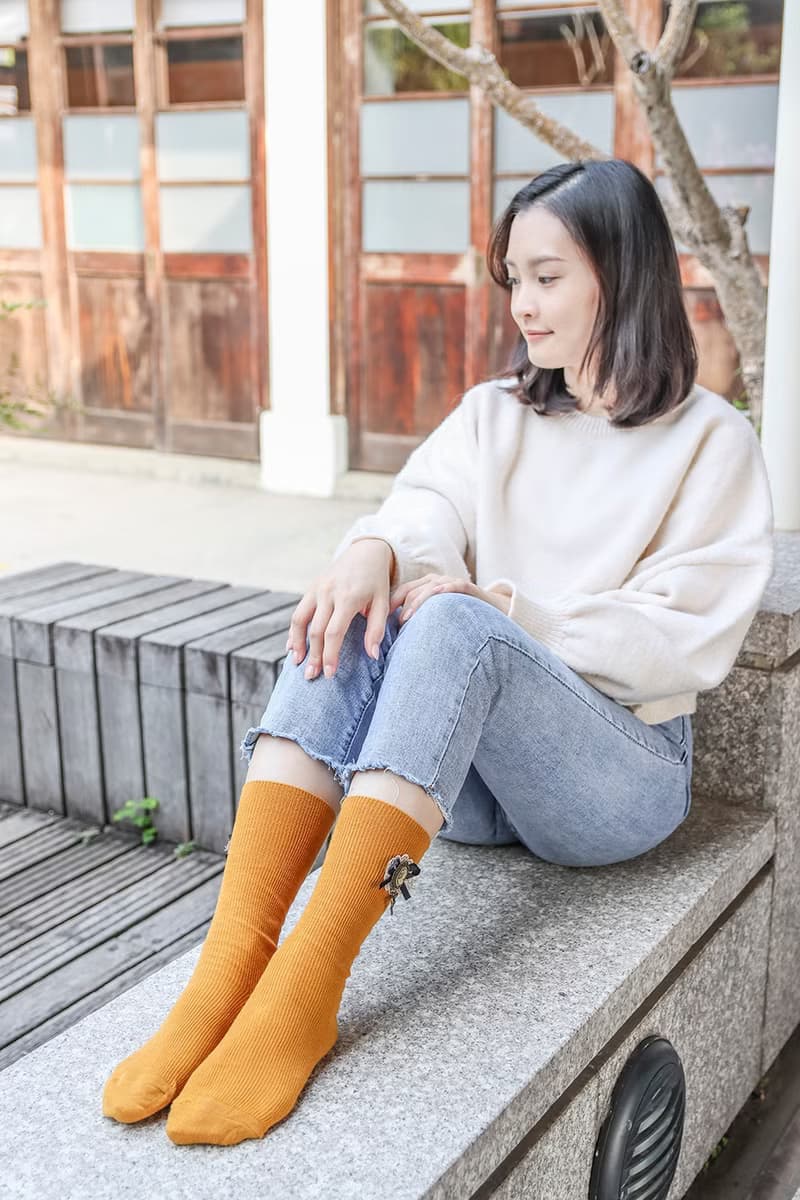 Unni巴洛蝴蝶推推襪 襪子 保暖 socks 中筒襪 女襪 手工縫 刷毛