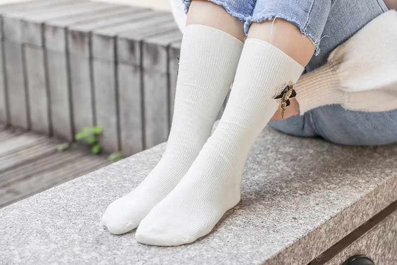 Unni巴洛蝴蝶推推襪 襪子 保暖 socks 中筒襪 女襪 手工縫 刷毛