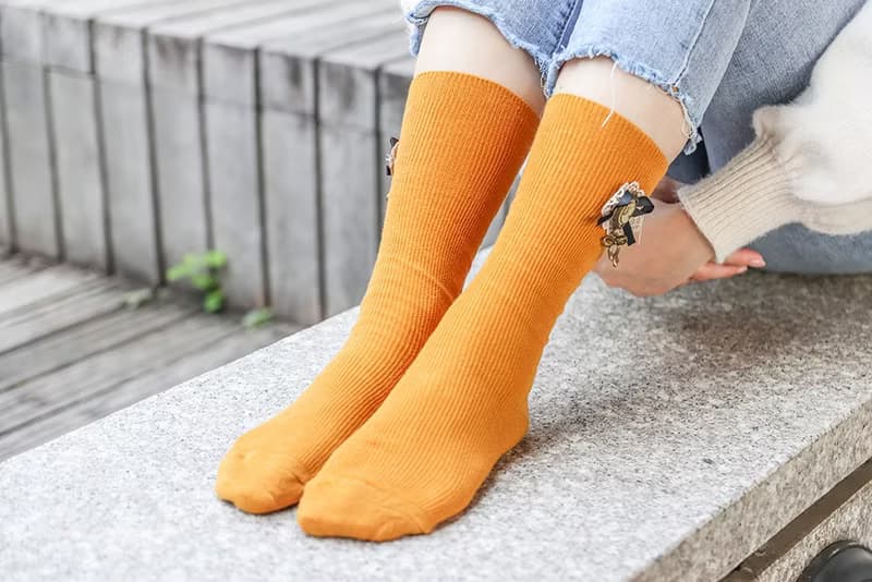 Unni巴洛蝴蝶推推襪 襪子 保暖 socks 中筒襪 女襪 手工縫 刷毛