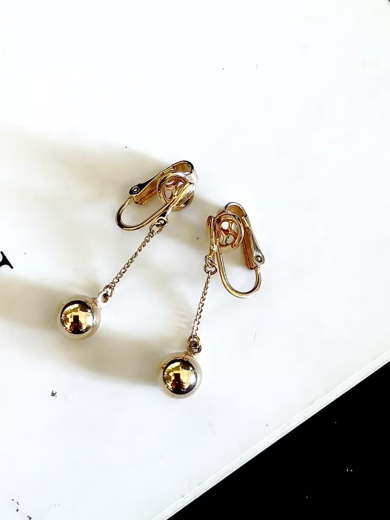 vintage jewelry  Trifari 簡約垂墜金球 夾式耳環