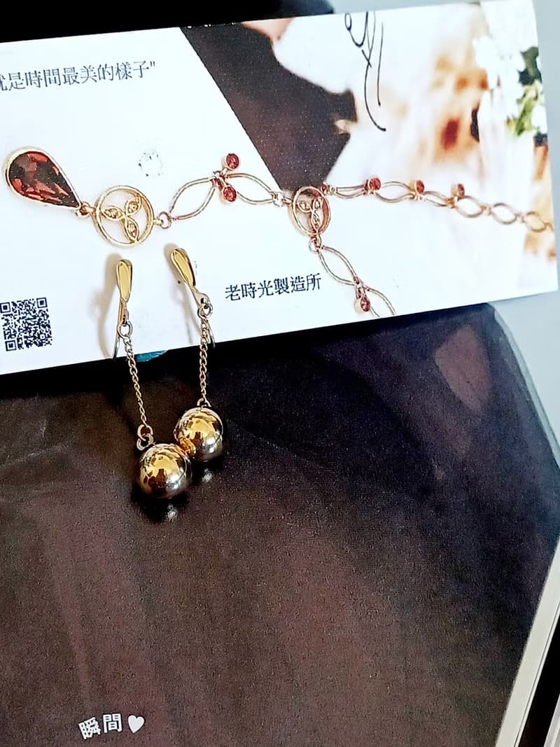 vintage jewelry  Trifari 簡約垂墜金球 夾式耳環