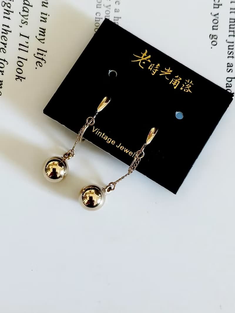 vintage jewelry  Trifari 簡約垂墜金球 夾式耳環