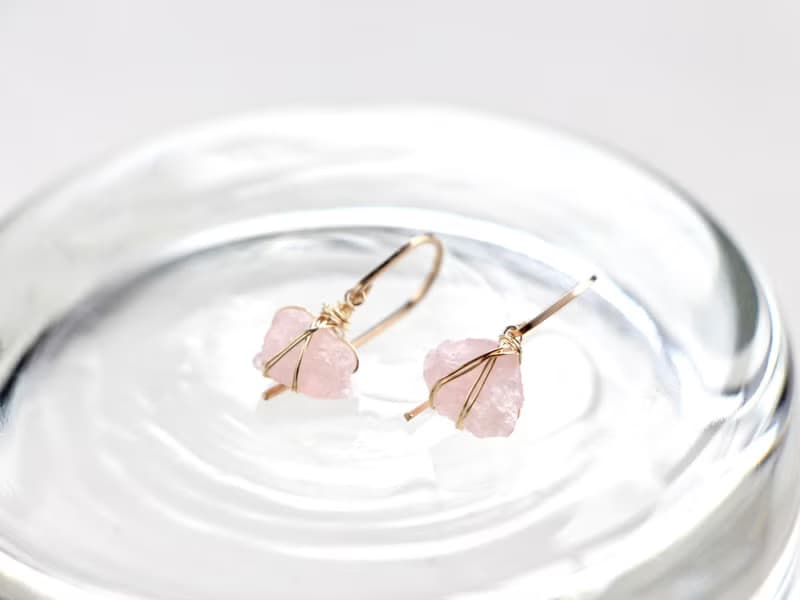 14kgf-rough rock rose quartz pierced earrings