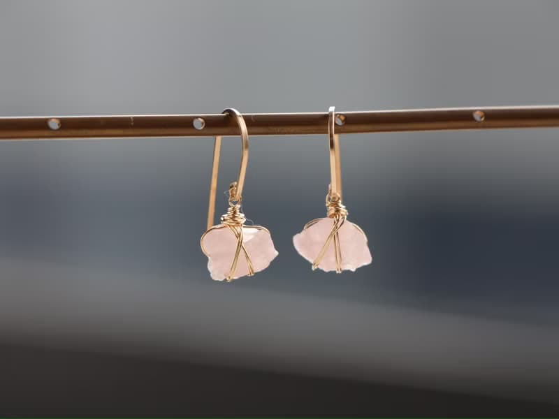 14kgf-rough rock rose quartz pierced earrings