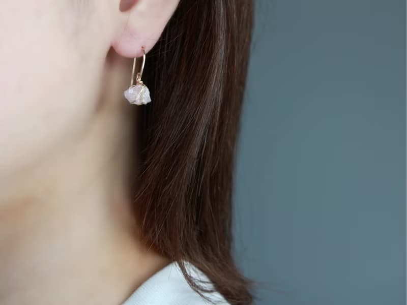 14kgf-rough rock rose quartz pierced earrings