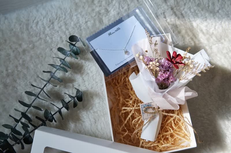 【 純淨小花束&飾品聯名禮盒 】簡約純銀飾品