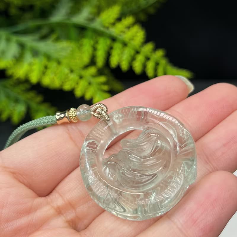 高品質 綠水晶吊墜項錬 冰透凈體 雙面立體手雕鏤空九尾睡狐梅花