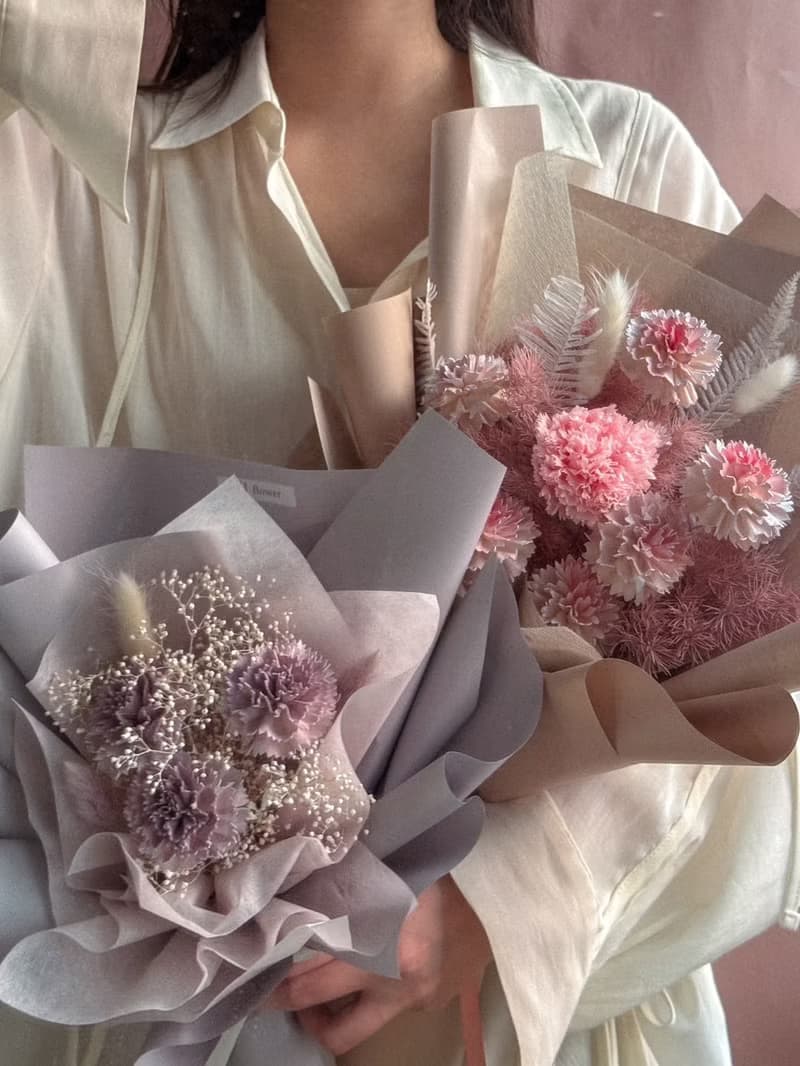 母親節限定永生滿天星索拉康乃馨花束