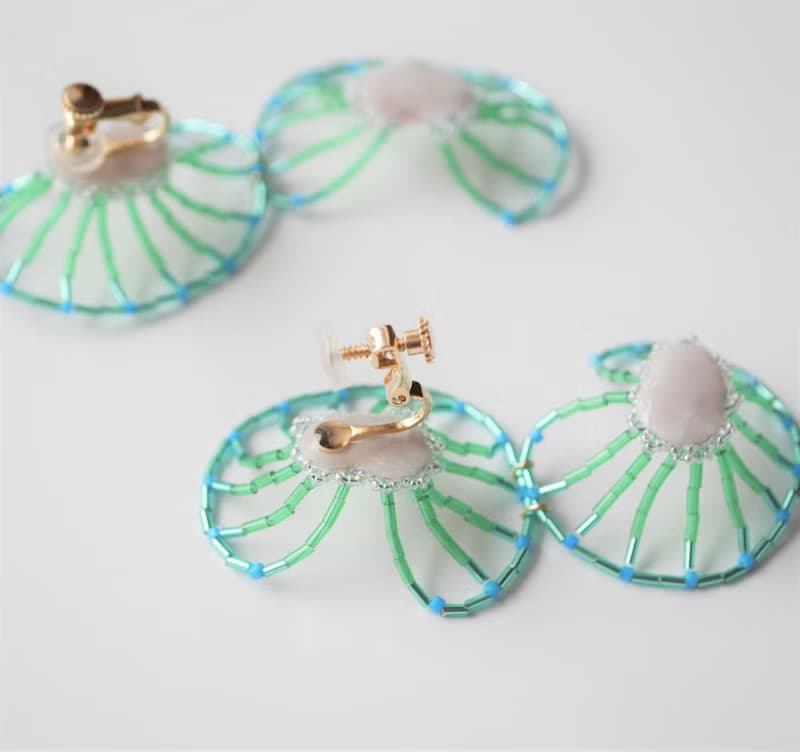 tsububu /ビーズ刺繍/植物/ピアス/イヤリング/スイレン/緑
