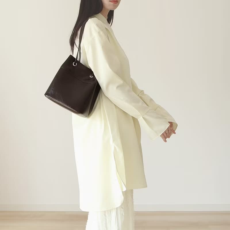 春夏新品 復古感油臘紋PU【深巧克力】多用輕便水桶包 托特/側背