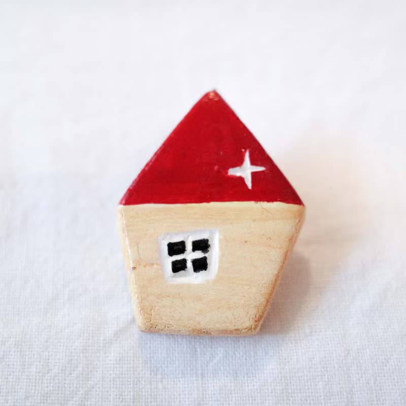 胸針 | 小紅屋