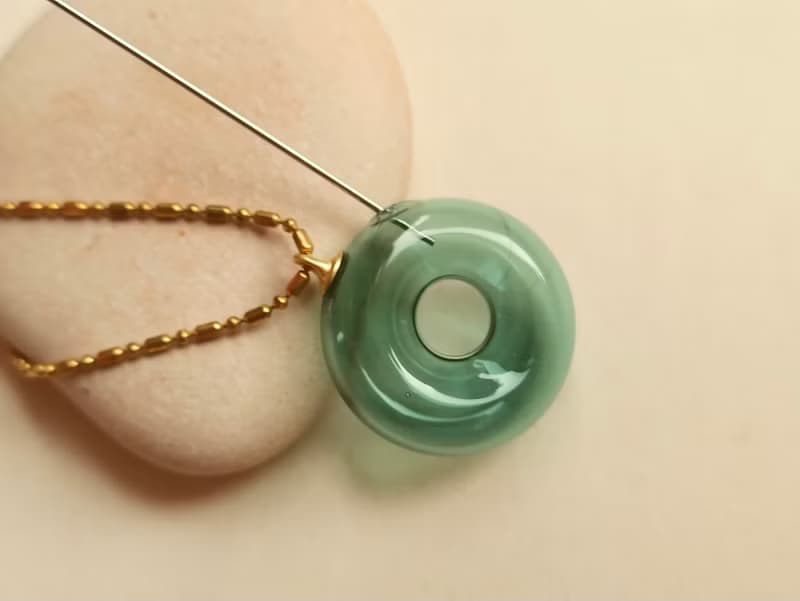 甜甜圈手工琉璃精油瓶銅項鍊(綠黑兩色可選)