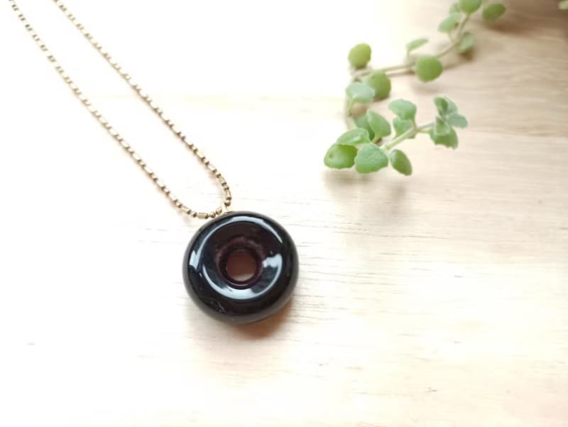 甜甜圈手工琉璃精油瓶銅項鍊(綠黑兩色可選)