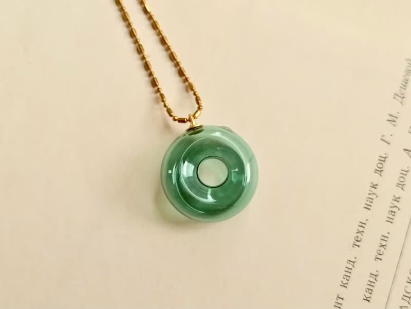 甜甜圈手工琉璃精油瓶銅項鍊(綠黑兩色可選)