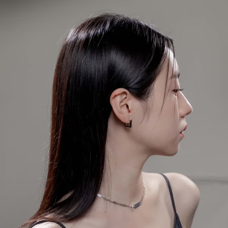 回到過去。方形耳環