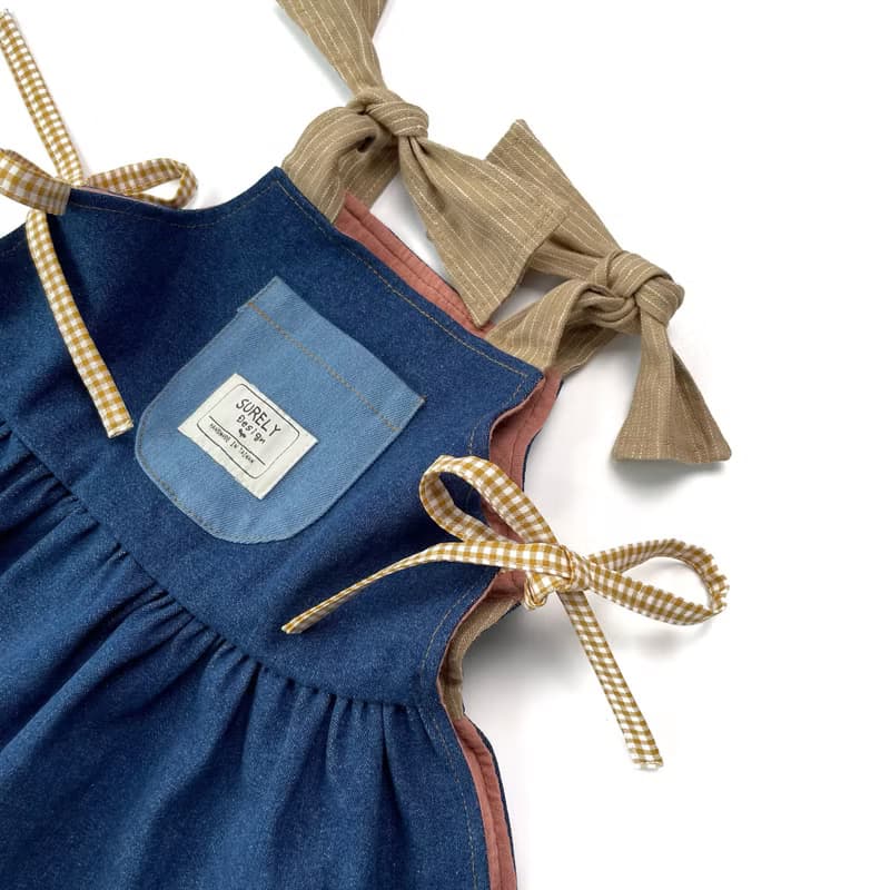 翠絲照顧著植栽 | 雙面牛仔拼接綁帶洋裝式背心罩衫