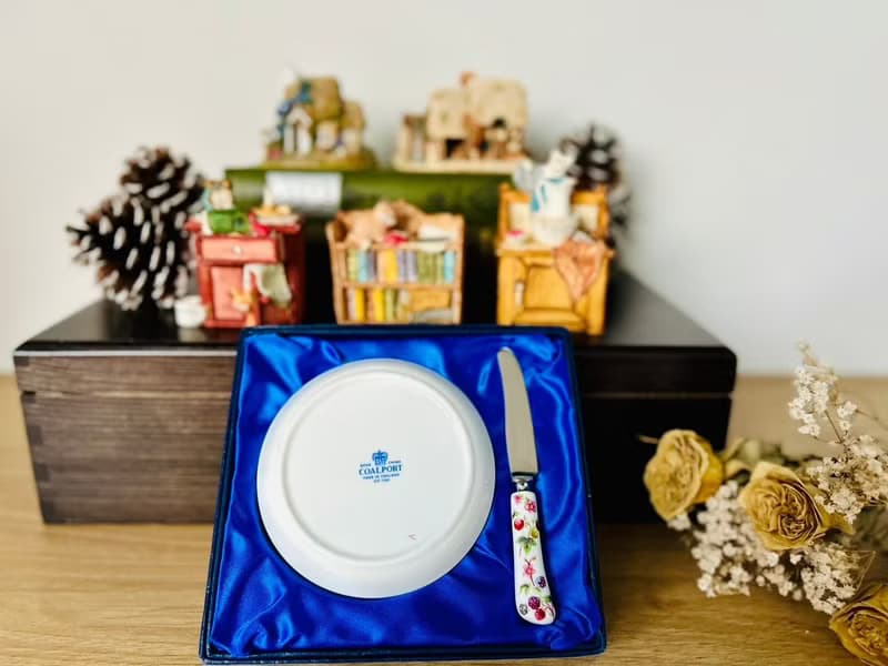 英國名窯Coalport花卉小碟與抹刀兩件組