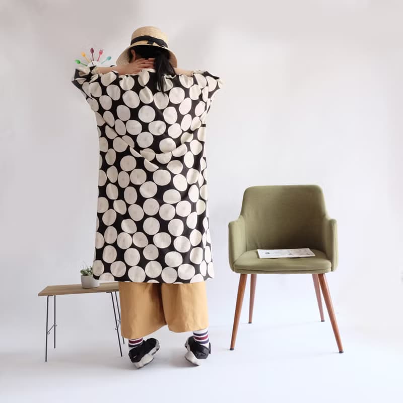 羽黑果子V領日式澎澎袖長版洋裝襯衫