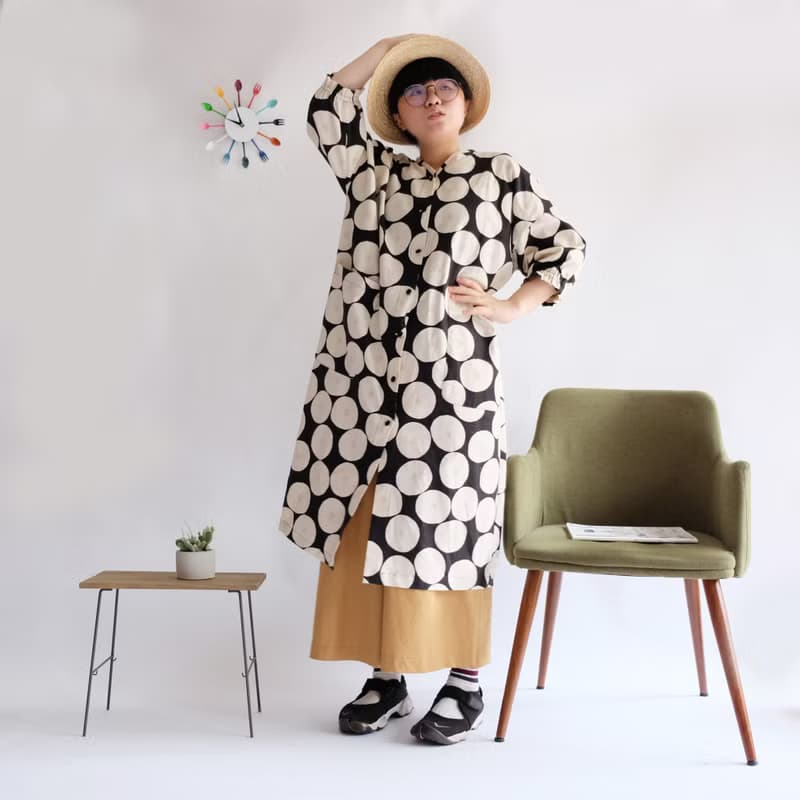 羽黑果子V領日式澎澎袖長版洋裝襯衫