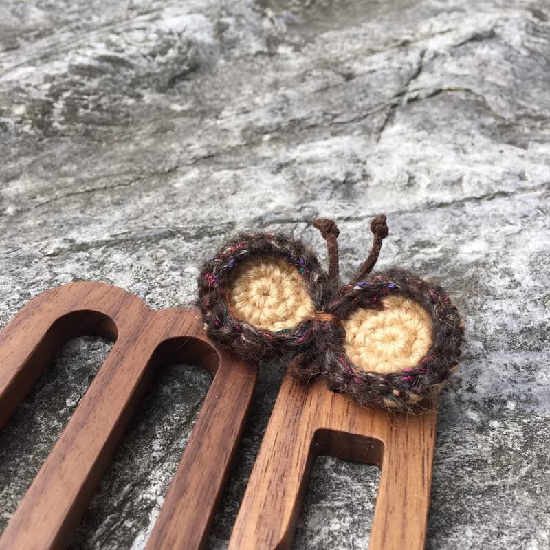 鉤織工藝。花蝴蝶混紗別針
