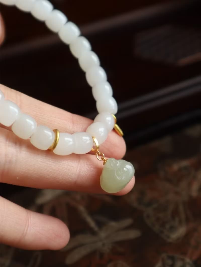 天然羊脂玉和田玉手鏈老型珠手鏈脂份好搭配和田玉抱抱佛平安喜樂