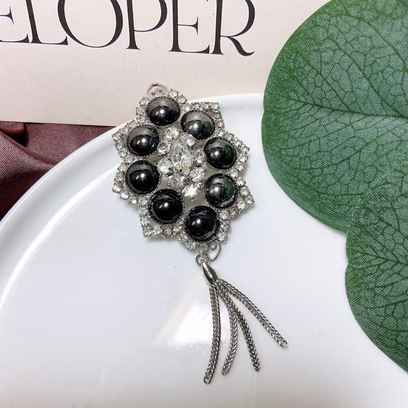 【西洋古董飾品】美垂墜流蘇銀擺動 黑珠裝飾風萊茵 胸針胸章
