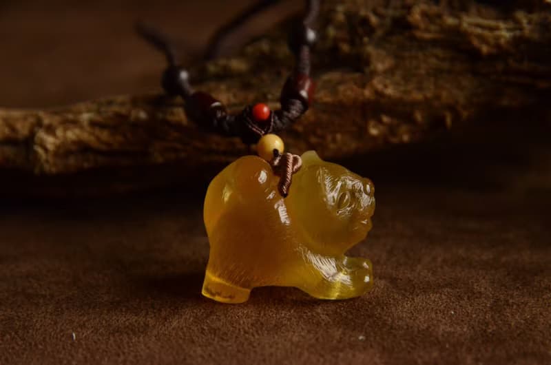 【吉望】天然琥珀金絞蜜生肖狗精雕項鏈