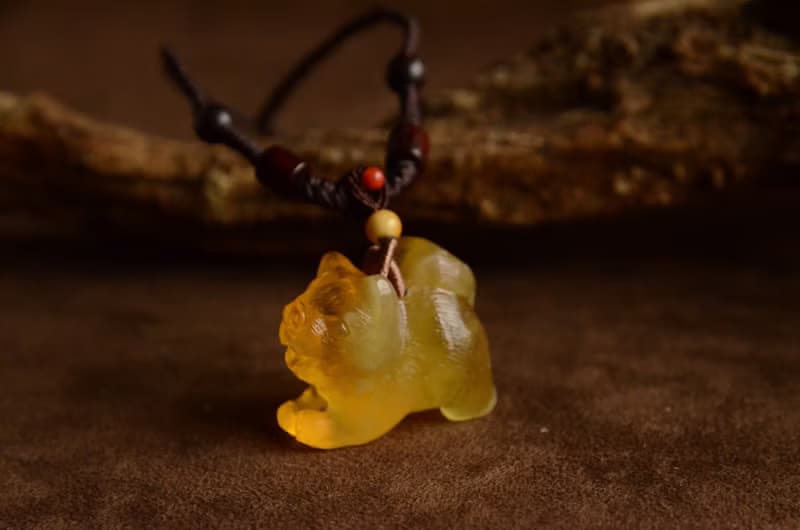 【吉望】天然琥珀金絞蜜生肖狗精雕項鏈