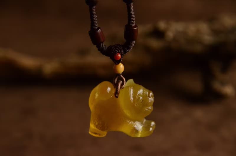 【吉望】天然琥珀金絞蜜生肖狗精雕項鏈