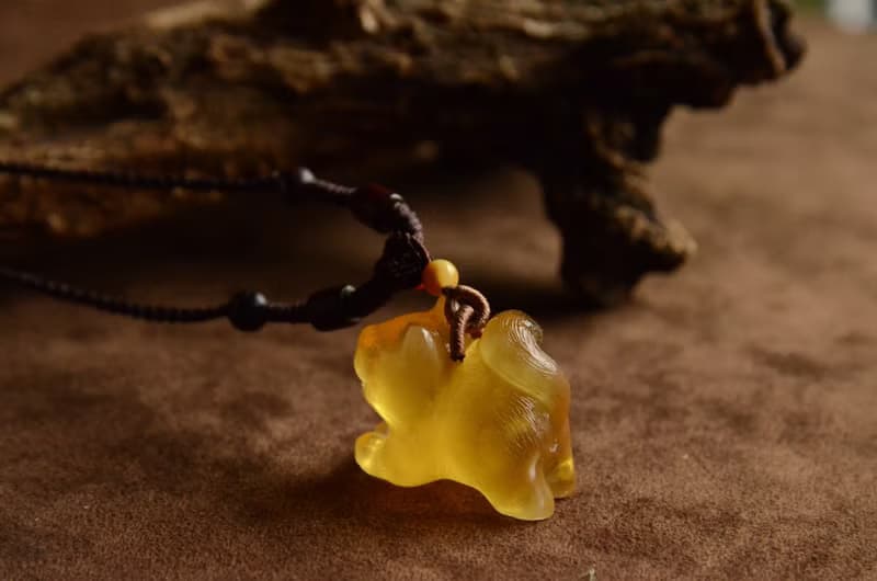 【吉望】天然琥珀金絞蜜生肖狗精雕項鏈