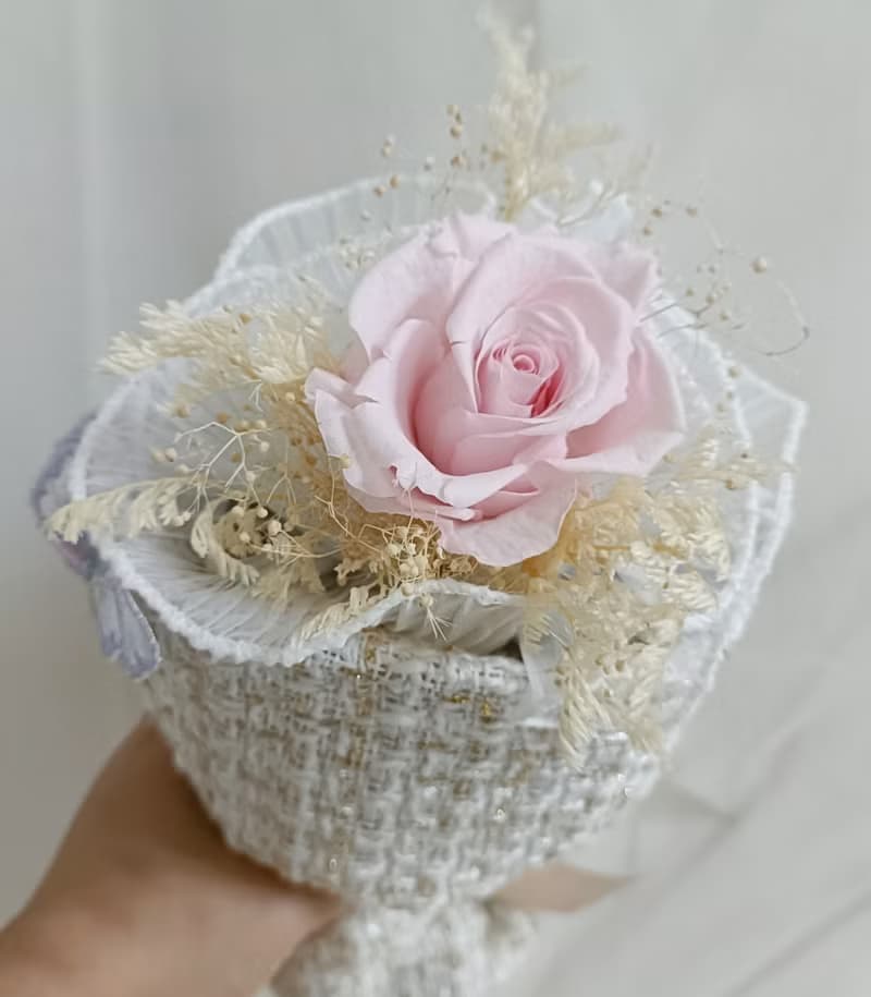 小香風永生玫瑰花束 結婚捧花永生乾燥花情人節畢業謝師禮物生日