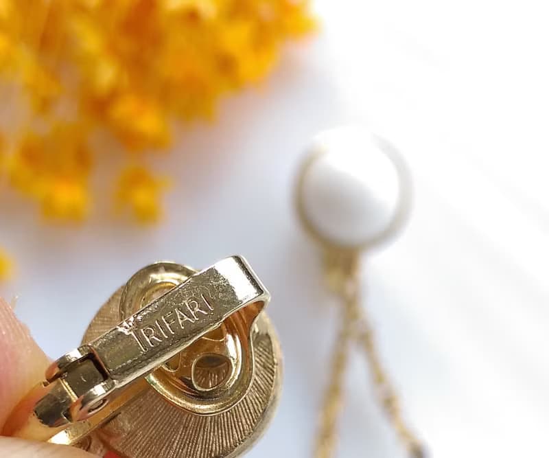 Vintage Jewelry 西洋古董飾品 TRIFARI 搖曳 白珠 夾式耳環