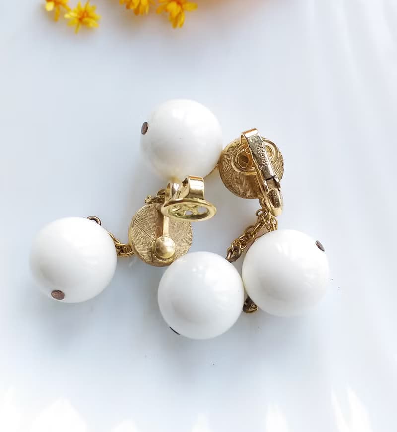 Vintage Jewelry 西洋古董飾品 TRIFARI 搖曳 白珠 夾式耳環