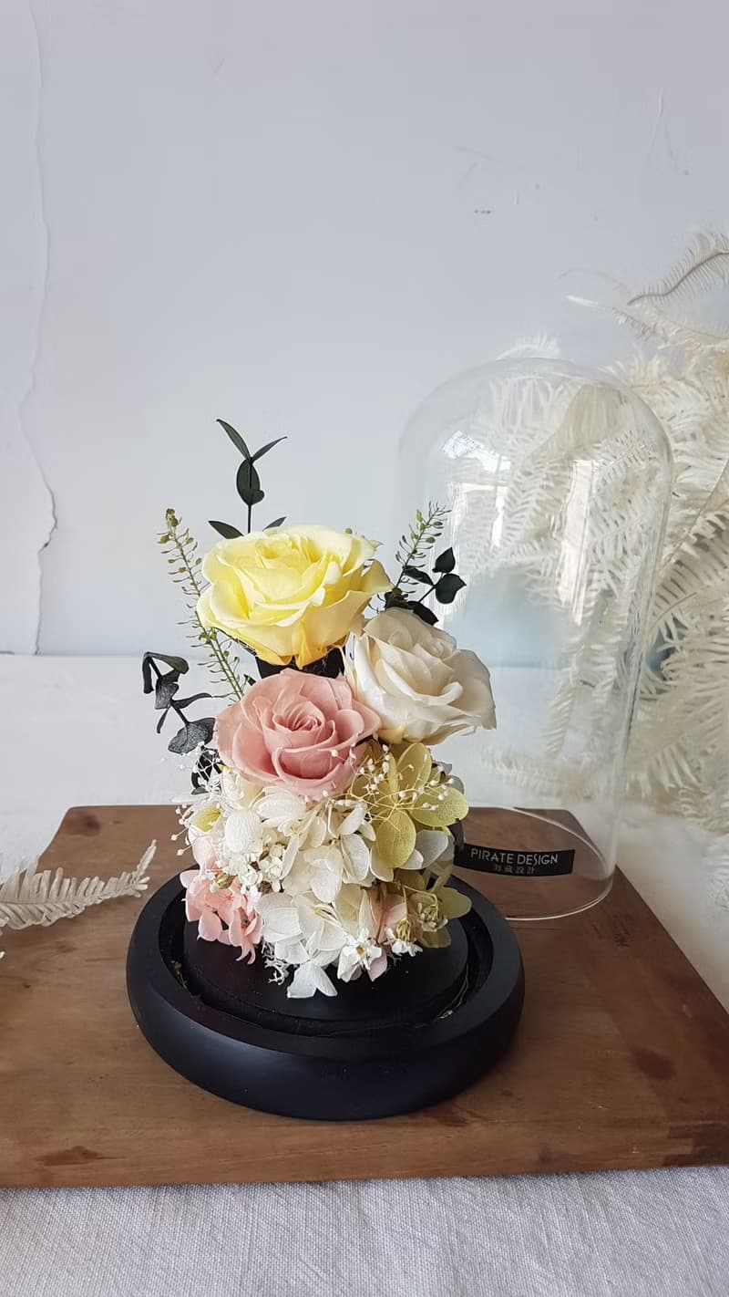 海藏設計| 梅琳娜王冠。金絲雀金黃。發光永生花玻璃盅