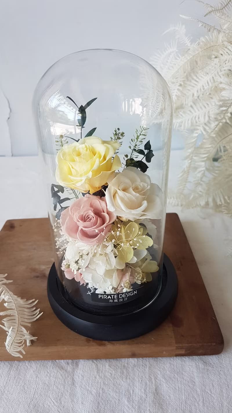 海藏設計| 梅琳娜王冠。金絲雀金黃。發光永生花玻璃盅