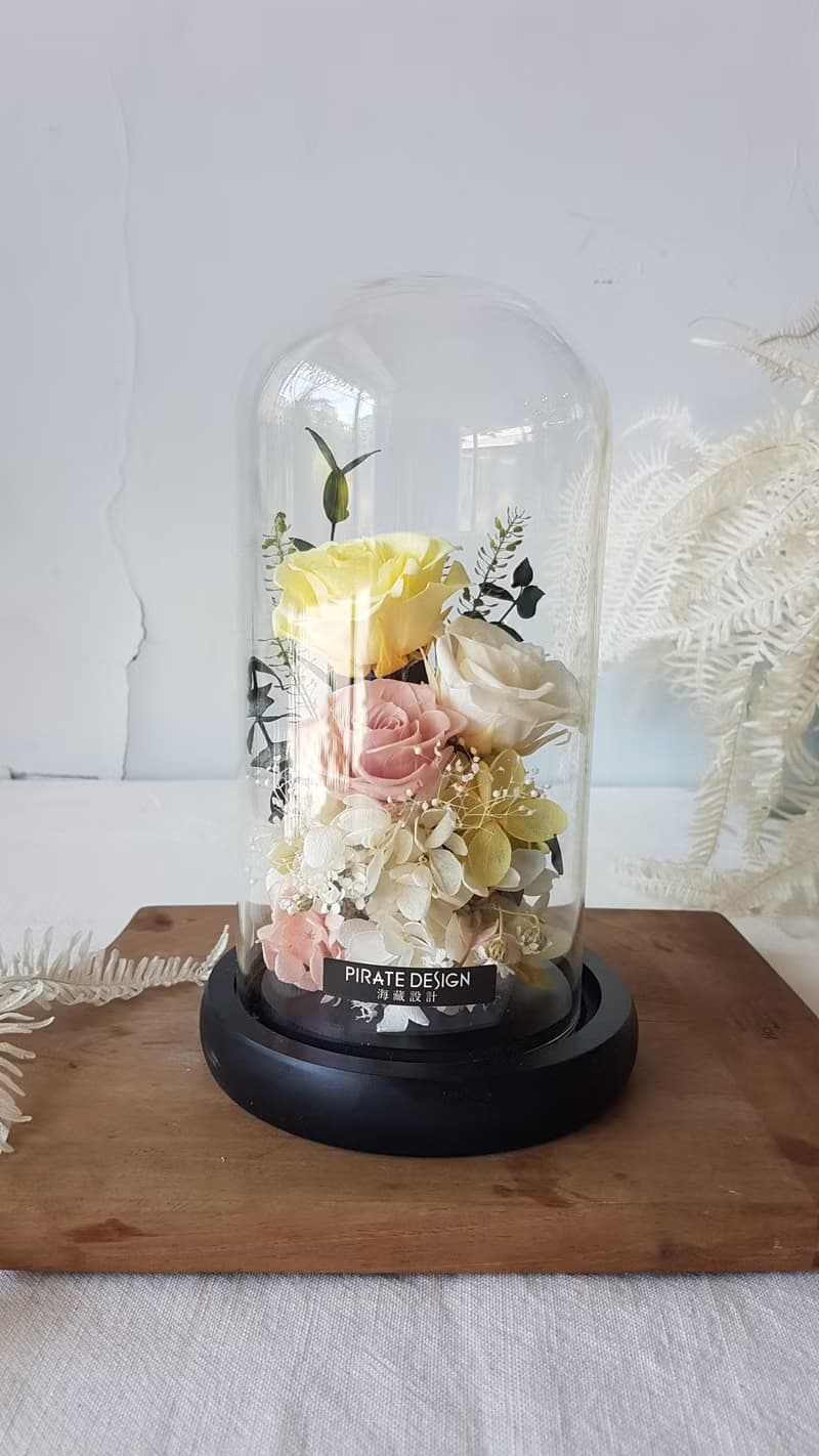 海藏設計| 梅琳娜王冠。金絲雀金黃。發光永生花玻璃盅