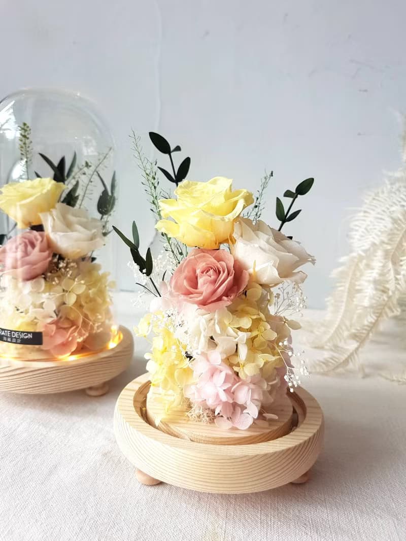 海藏設計| 梅琳娜王冠。金絲雀金黃。發光永生花玻璃盅