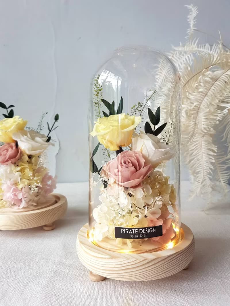 海藏設計| 梅琳娜王冠。金絲雀金黃。發光永生花玻璃盅