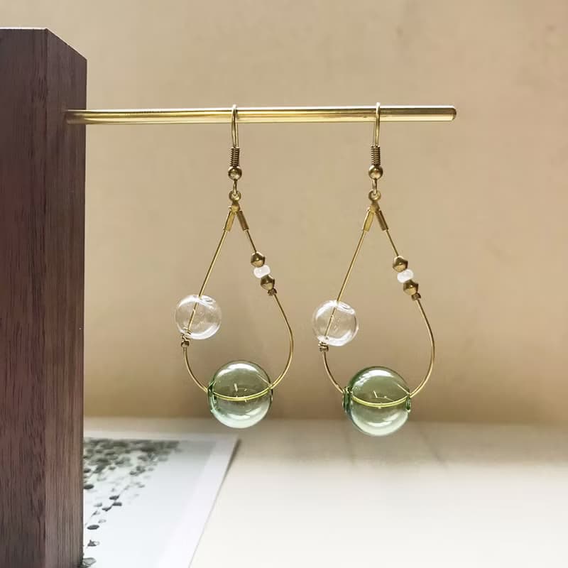 異國泡泡_黃銅耳環_透明與草綠(可改夾)